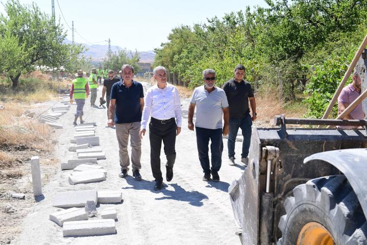 “Fatih Mahallemizin Araç ve Yaya Trafiğini Konforlu Hale Getiriyoruz”